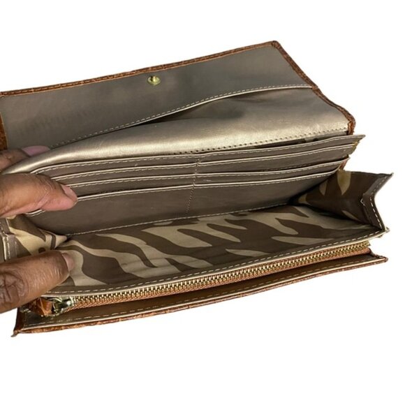 Anne Klein Women's Brown Crocodile Embossed Vegan Leather Wallet - Picture 5 of 8